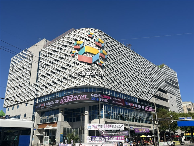 중앙공설시장 상가 내부 사진